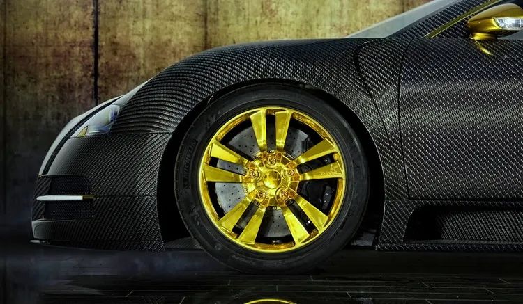 石油大亨的黑色定制跑车,黄金布加迪威龙玩具车