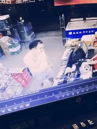 还有这种操作配图,还有这种骚操作