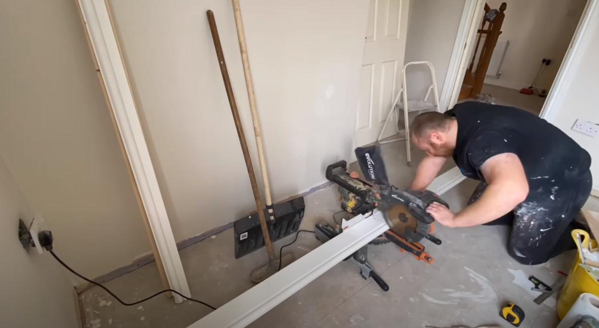 原来踢脚线加装灯带,踢脚线翻新最简单最省钱的方法