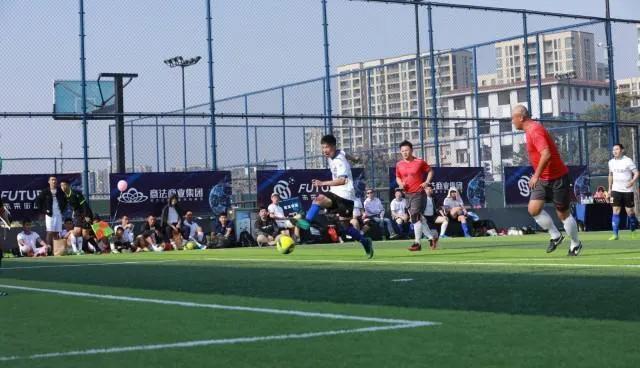 看！门前大桥下，运动场一片片冒出来，你去打卡了吗