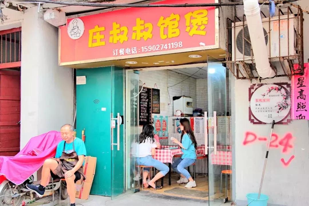 武昌这所低调的大学坐拥一线江景，教学楼窗外就是黄鹤楼