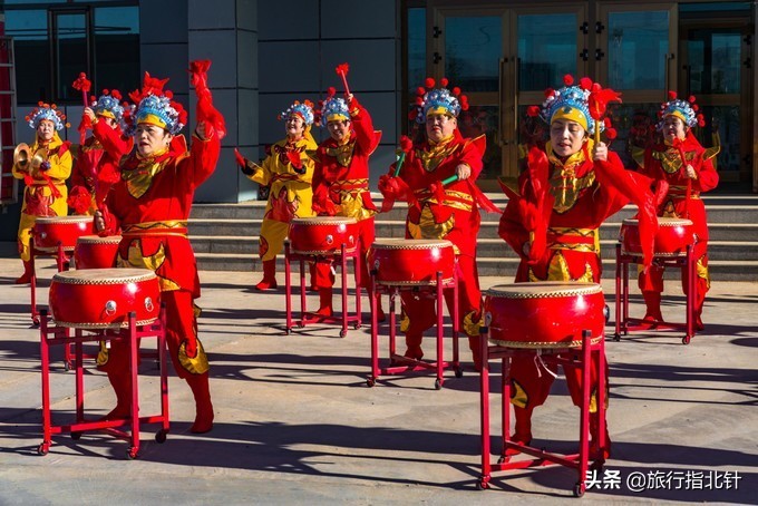 美丽青海，秋收的季节都兰红了，爆汁鲜甜的枸杞有小拇指大小