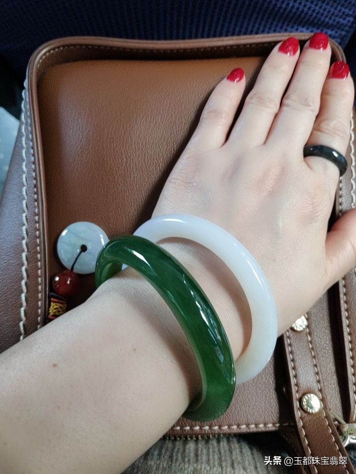 俄料玉和和田碧玉的真假鉴别,如何鉴别和田碧玉手镯
