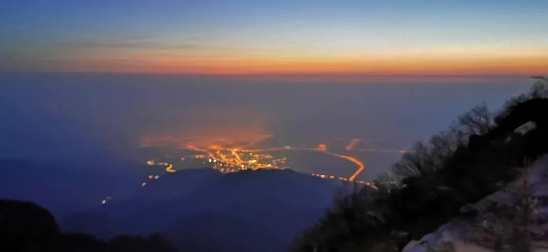 峨眉山金顶日月同辉高清大图,峨眉山日出云海彩虹风景