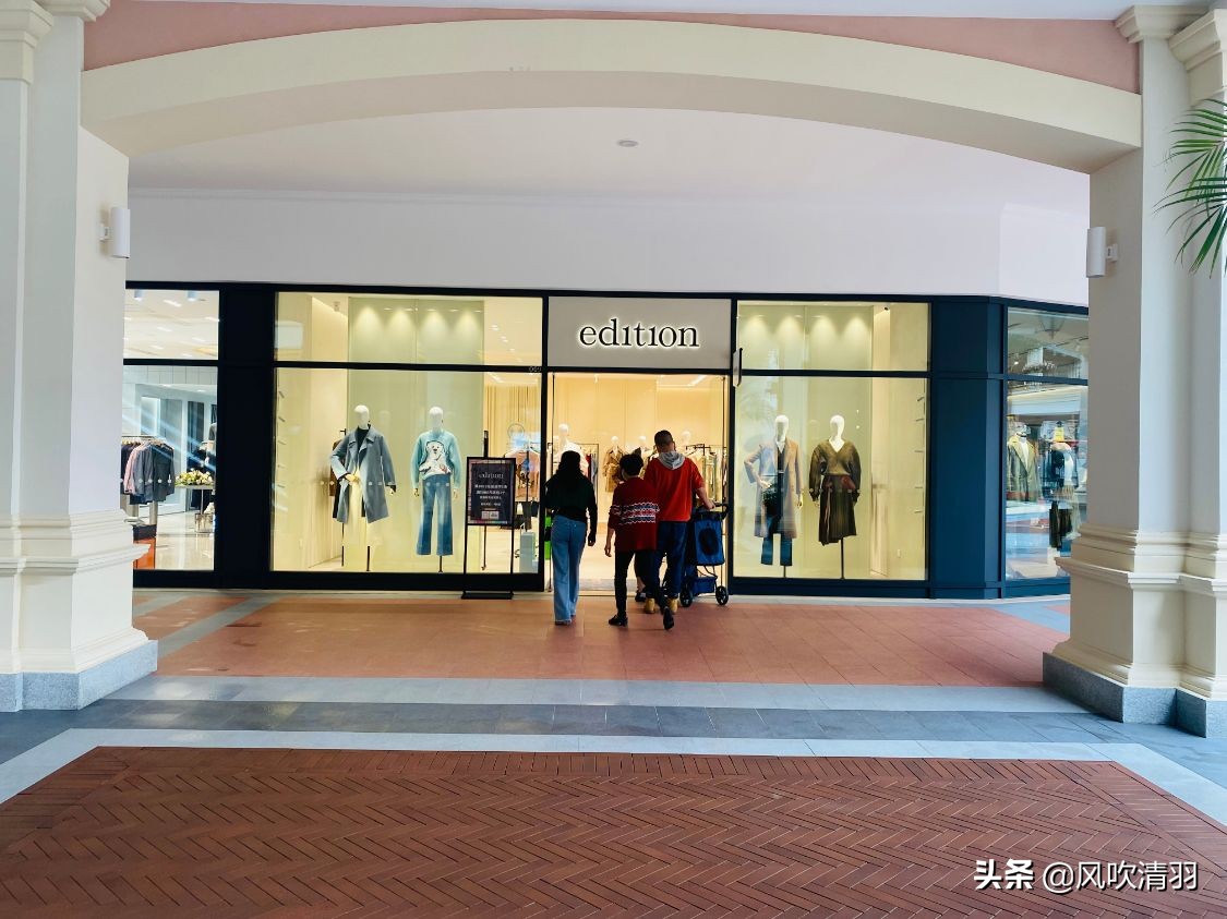 成都一个“意式”小镇火了,购物便宜品牌繁多,3500个免费停车位