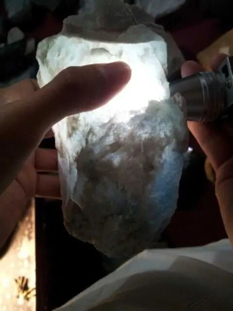 莫西沙翡翠原石三种皮壳详解,缅甸莫西沙场口离中国近吗