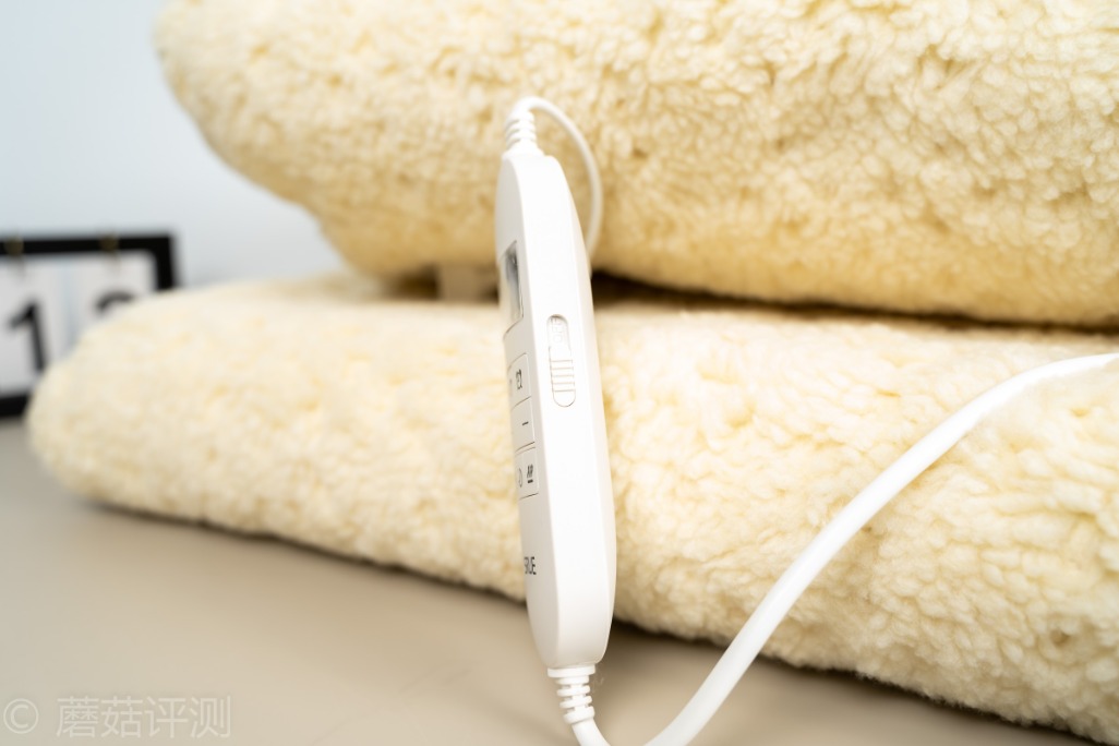 替你守护冬日里最后一抹温暖、日本Srue双人四温区电热毯