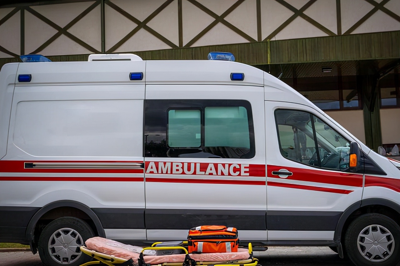 突发心脏病的自救指南,突发心脏病最佳自救方法