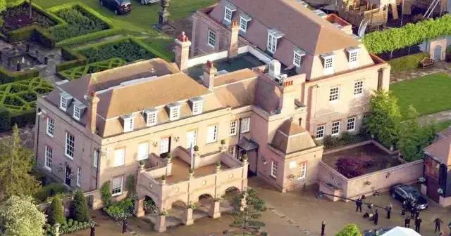 梅西内马尔c罗豪宅,c罗梅西内马尔谁有钱