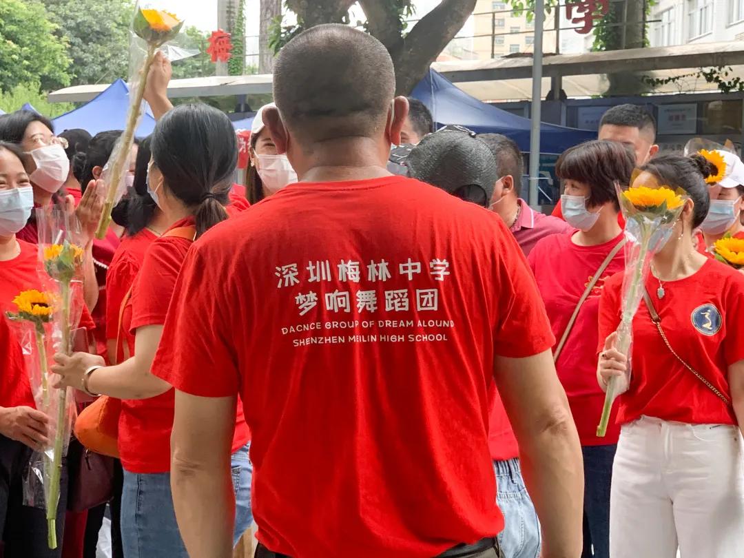 萌娃、萌宠纷纷抢镜!今年高考作文,深圳学生躺赢?