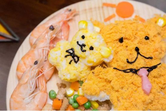 宝宝总是要人喂饭,宝宝总要追着喂饭怎么办