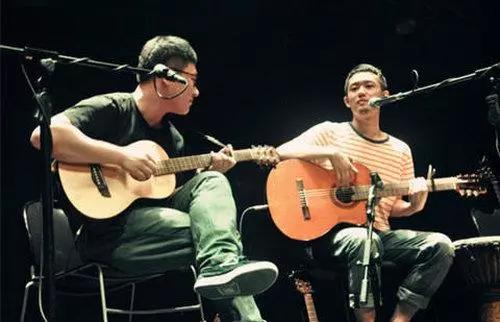 两个壮汉的好妹妹乐团如何成长到现在的？