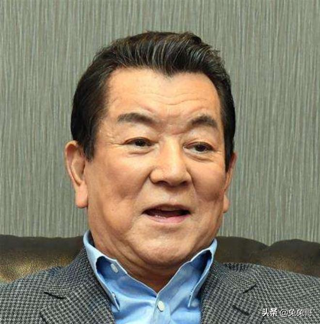 日本男星吃饭时不小心吸入气管，咳嗽引发小脑出血，紧急住院治疗