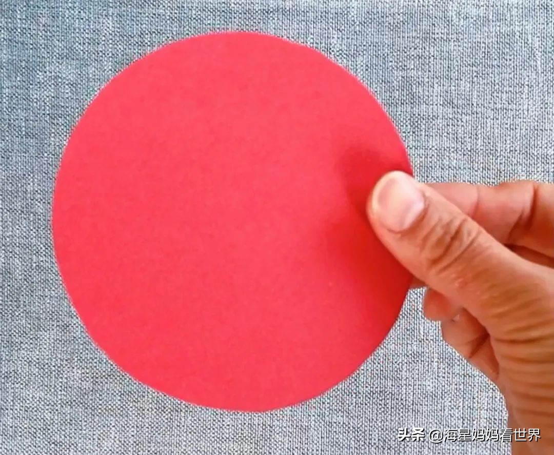 春节喜气洋洋大红灯笼高高挂,红红火火喜气洋洋百家姓灯笼