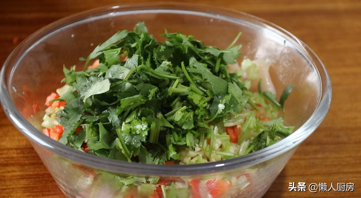 怎么做黄焖鸡腿好吃窍门,不加一滴水做鸡