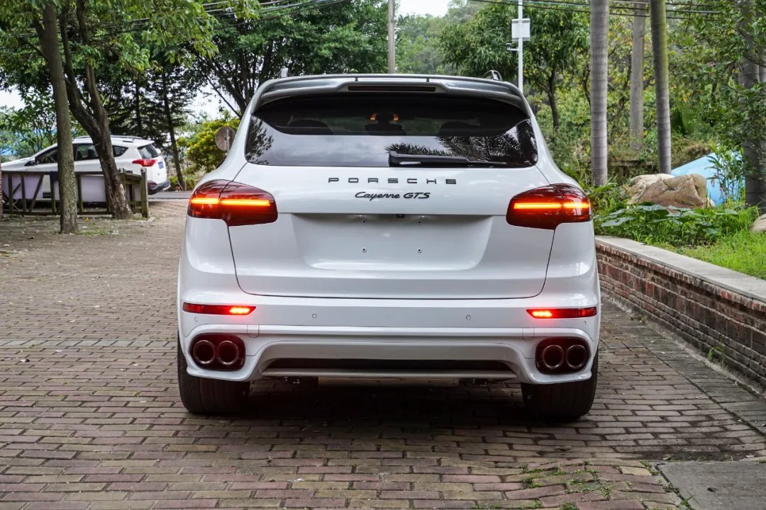 13年卡宴翻新后黑色外观,13年保时捷卡宴翻新