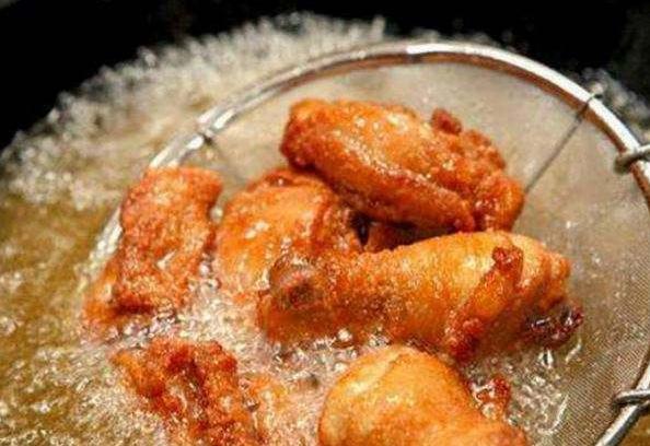 萨摩耶泪痕由来,萨摩耶有泪痕吃什么