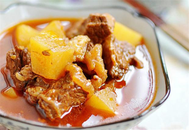 西红柿土豆炖牛肉最正宗的做法,如何做西红柿土豆炖牛肉