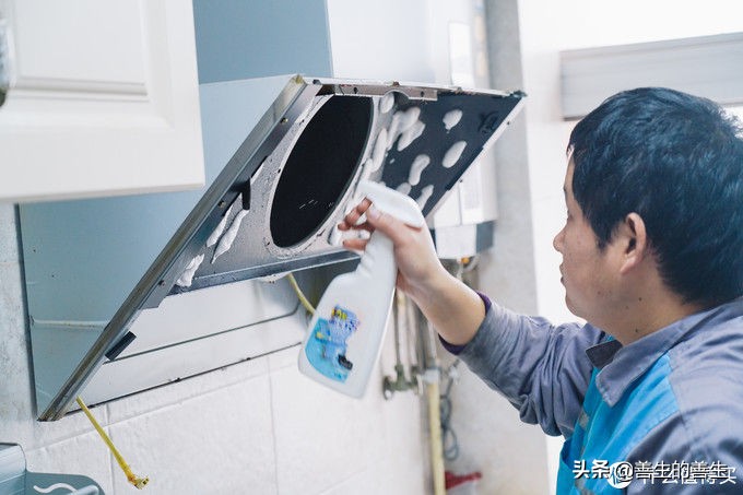 美的油烟机官方专业清洗,美的专业油烟机清洗全过程