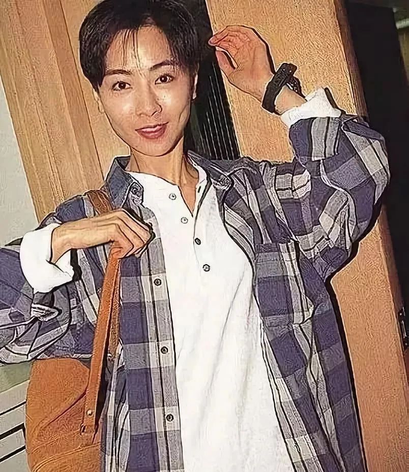 夜店出来的明星，男友女友换着玩，却被拍在沙滩上？｜人物计划26