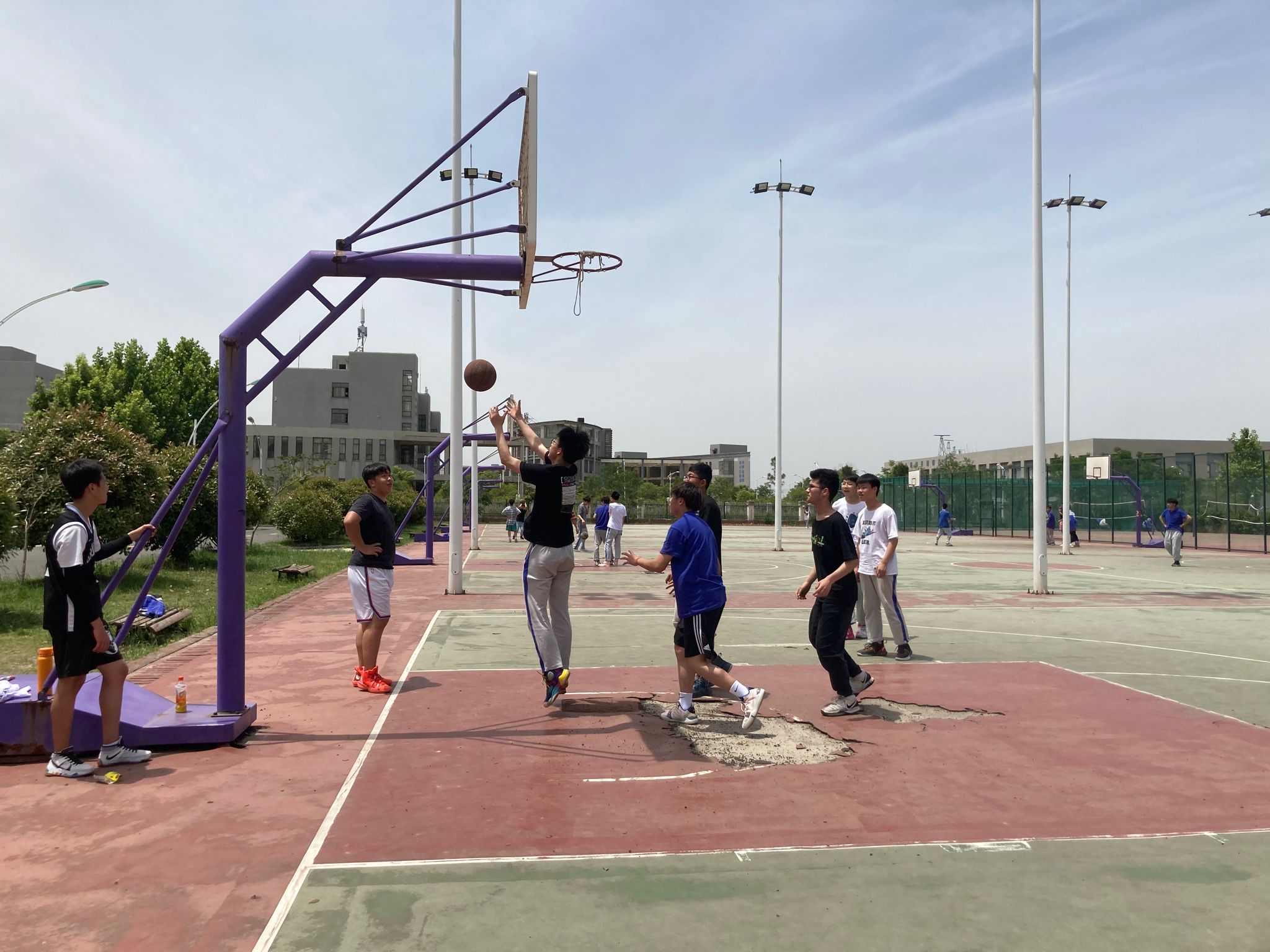 No.280（2021-05-25）争分夺秒疾驰看路有惊无险皮破肉露