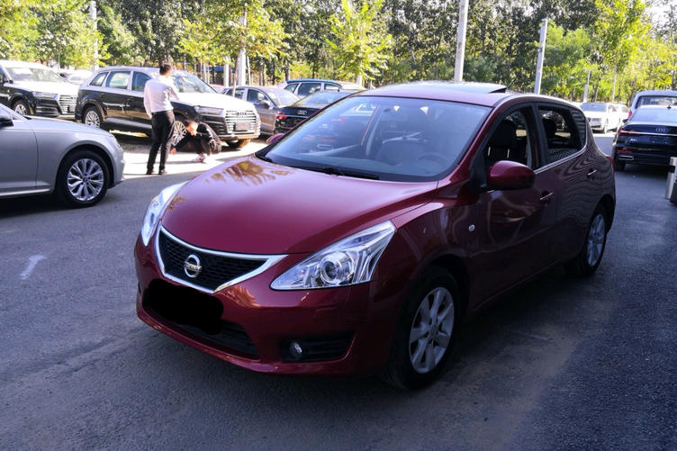 事故车未修复出售06年日产骐达,广东几千块轻微事故二手日产骐达