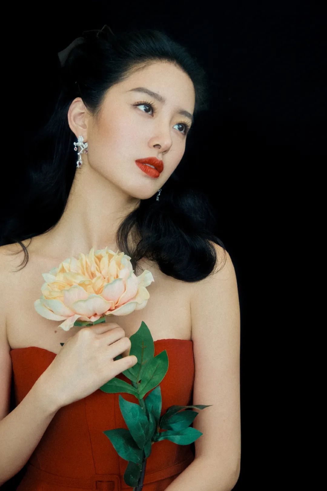 中韩女星撞衫只有林允儿能赢,中韩顶级仙女刘亦菲和孙艺珍撞衫