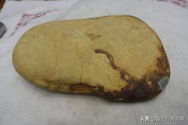 翡翠皮壳赌石视频,翡翠赌石皮壳图解