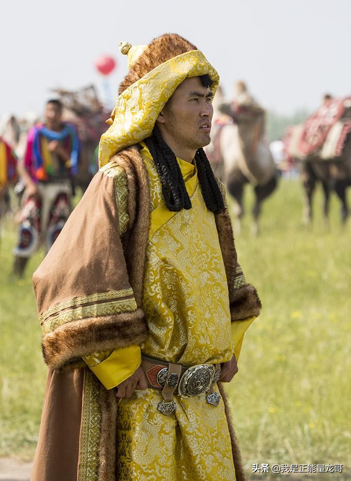 中国各民族服饰图集，你认识几个?