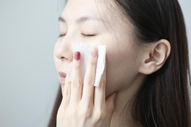 湿敷水推荐丝瓜水,千纤草丝瓜水做水膜