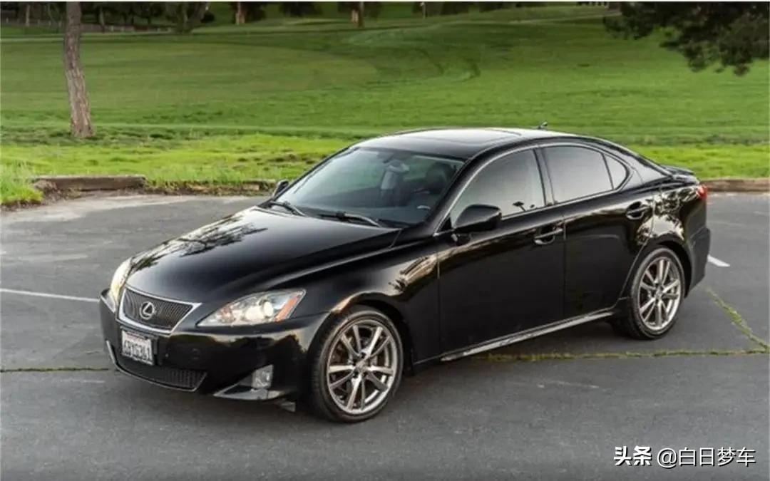 全新一代雷克萨斯is300,2022款雷克萨斯is官图发布