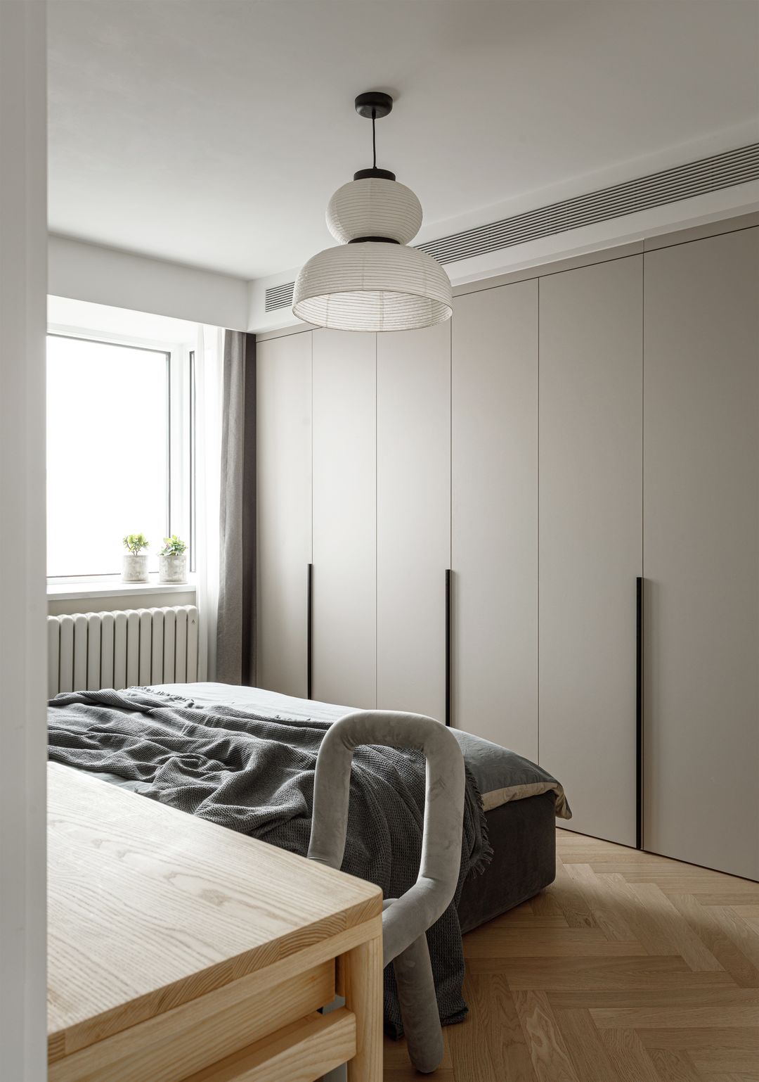 北京夫妻的断舍离装修，打满柜子做收纳，全屋奶咖色温馨又高级