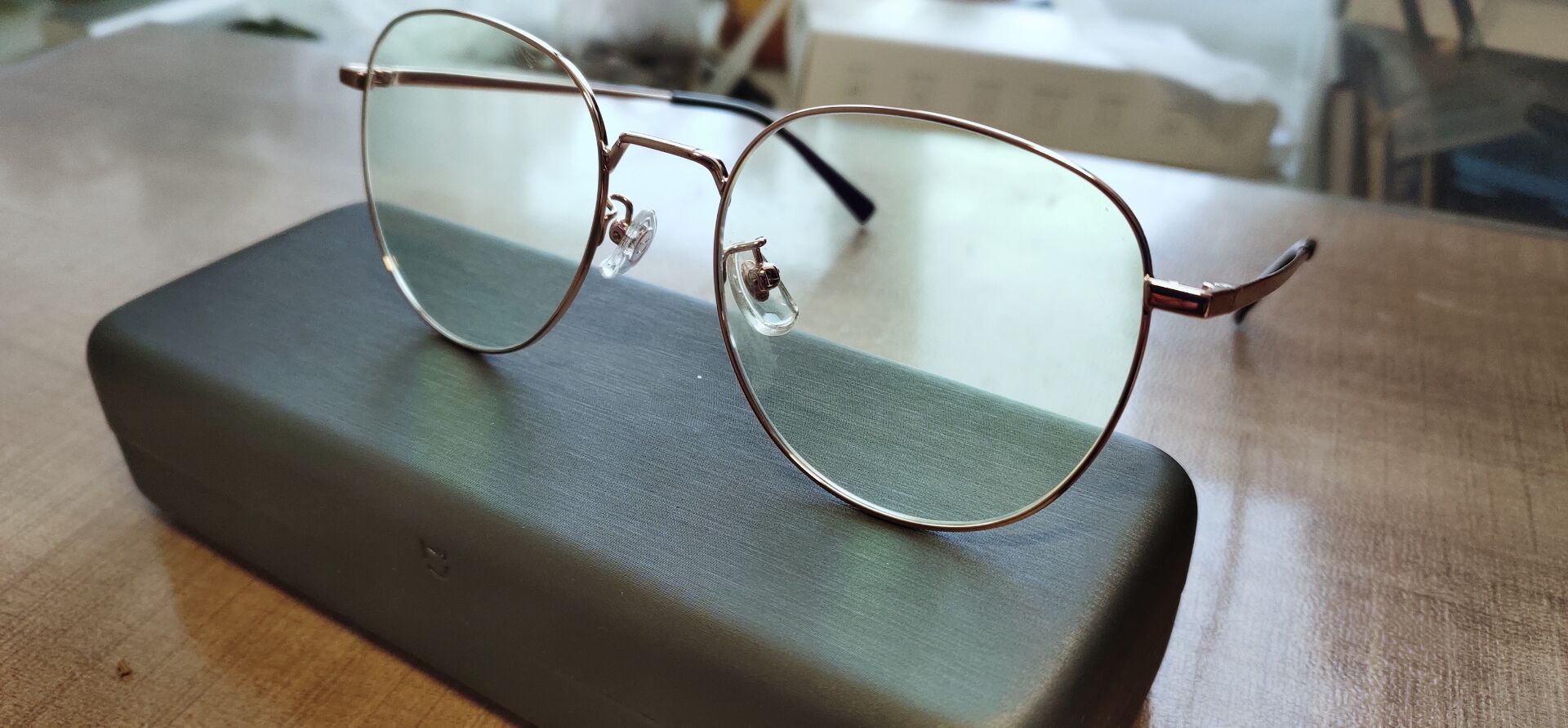 钛镁蓝光窗,钛镁防护窗图片