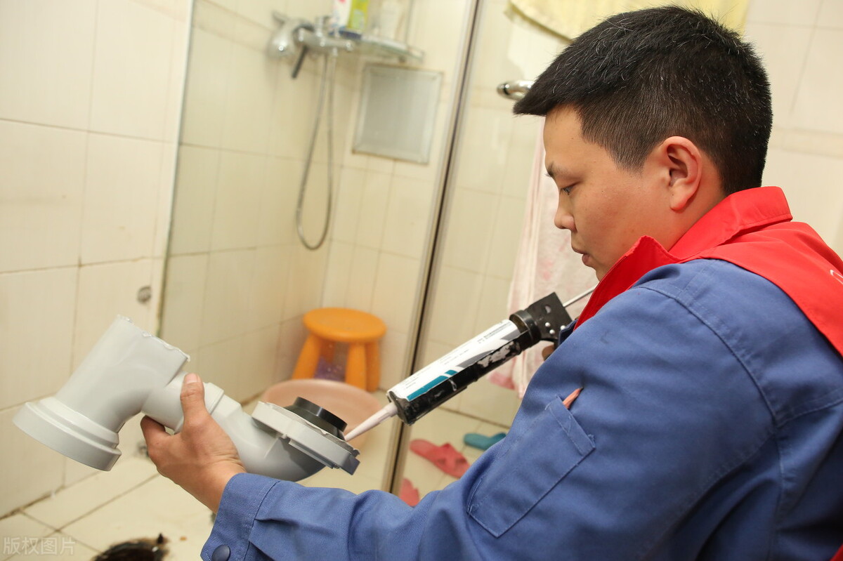 装修好卫生间马桶移位方法,马桶移位器和蹲坑移位器一样吗