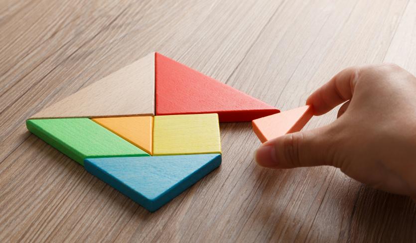 幼儿园孩子性格内向怎么正确引导,孩子很害羞不愿意和陌生人交流