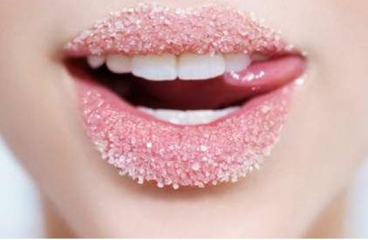 经常涂口红后果图片,经常涂口红有点发黑