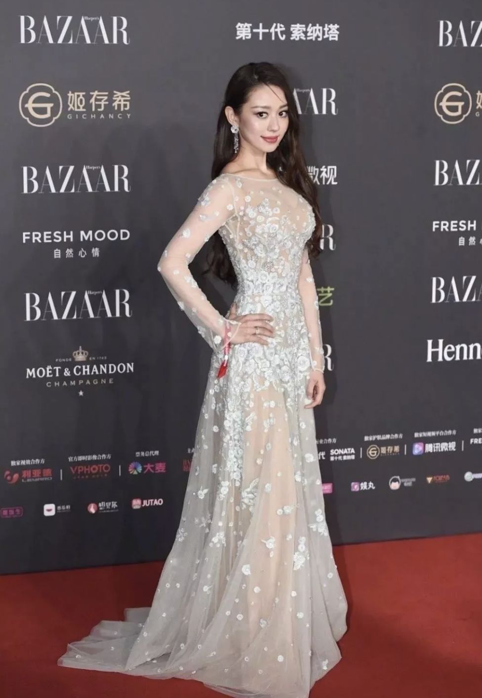 郎朗的老婆吉娜高情商堪称完美,郎朗老婆吉娜ins