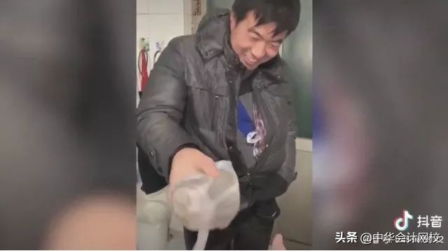 火车卧铺怎么老是买不到,火车卧铺很难买到