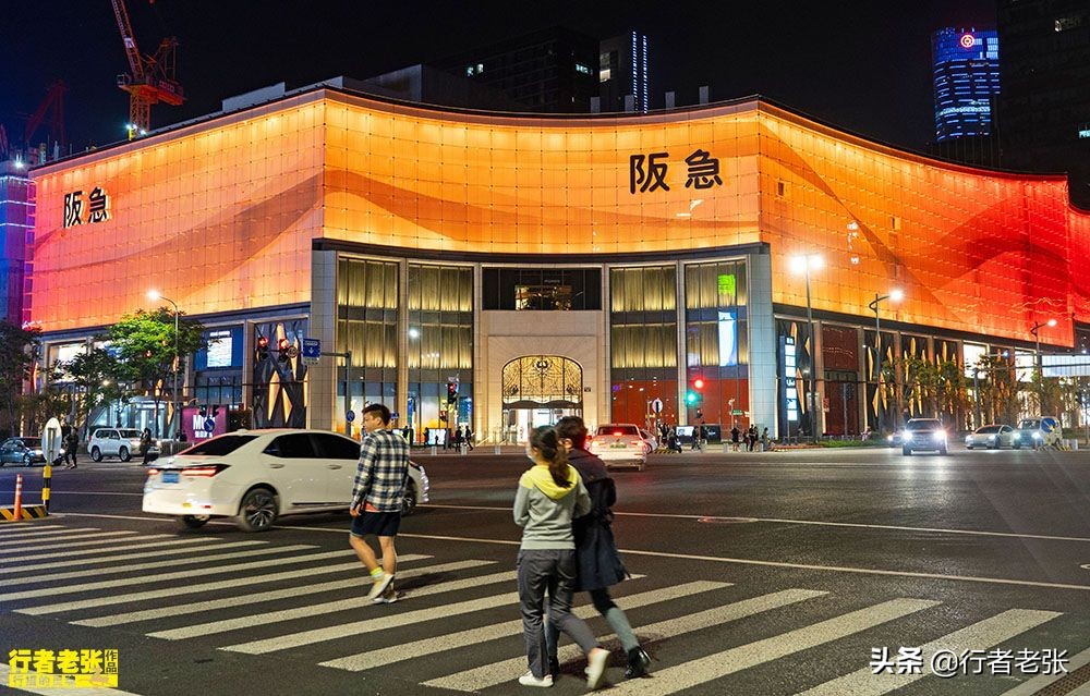 浙江第二有钱的城市，30亿建文化广场，商场里面市民排队买奢侈品
