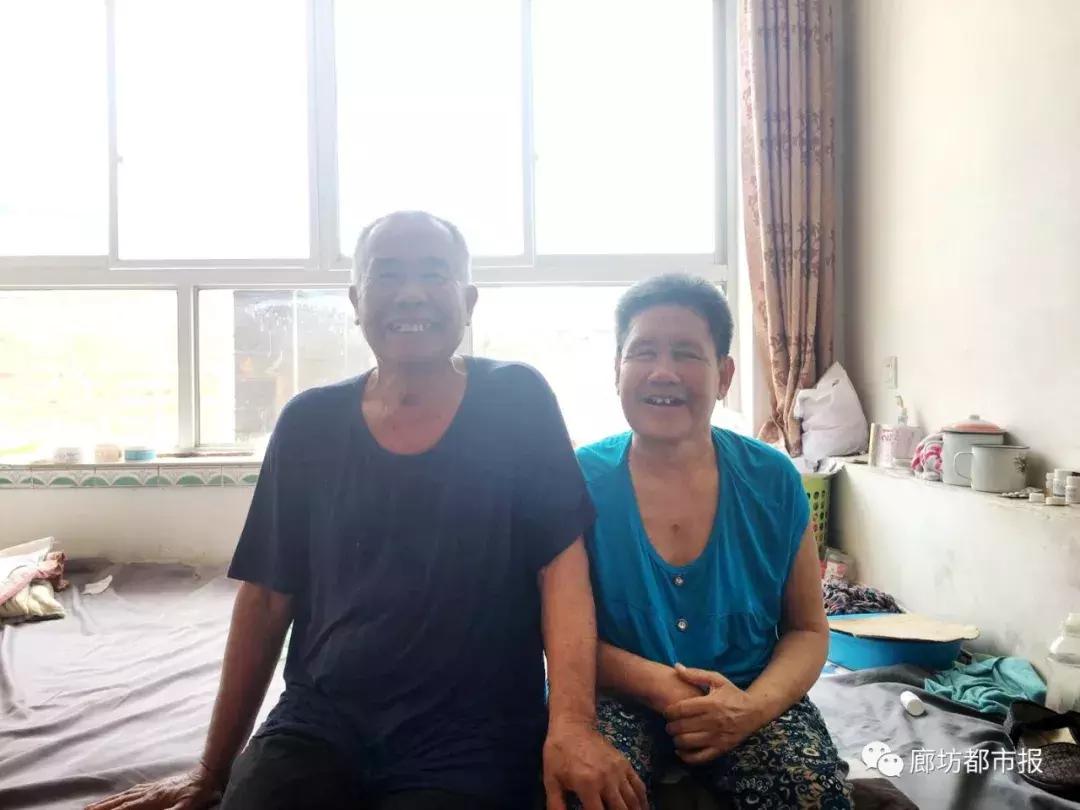 固安农民一人挑起一个家，照顾瘫痪老娘和老伴，供5个儿女上大学……