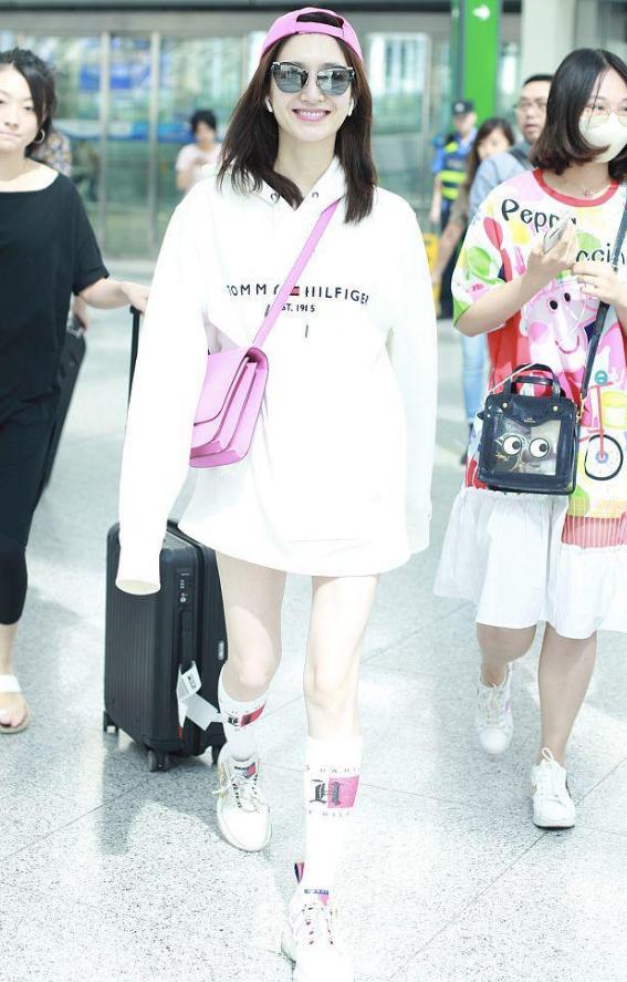 江疏影最新机场私服照帅呆了,江疏影运动装秀