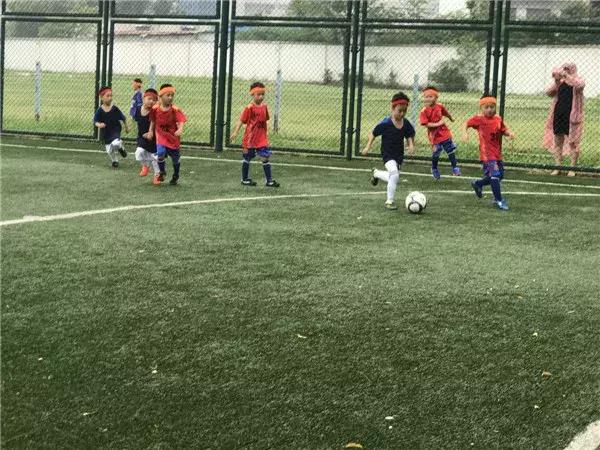 椋炴壃瓒崇悆鐩存挱,椋炴壃瓒崇悆璁粌鍩哄湴