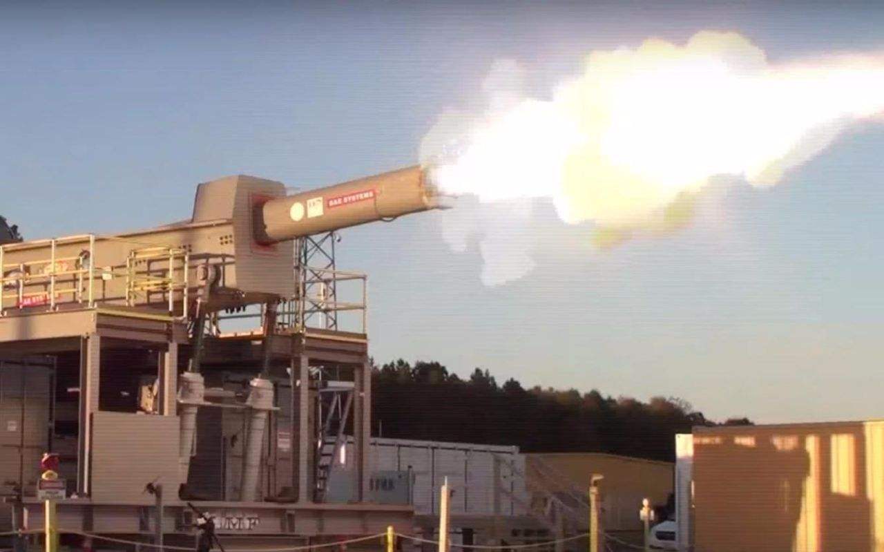 瞬时功率相当于一座火电厂，电磁炮上舰到底有多难实现？