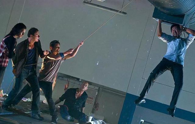 大海啸之鲨口逃生完整视频,大海啸之鲨口逃生完全版