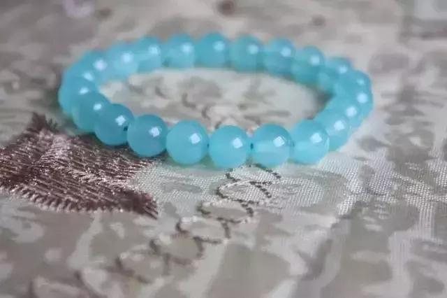 翡翠玛瑙玉髓碧玺区别,玛瑙和玉髓的区别哪个值钱