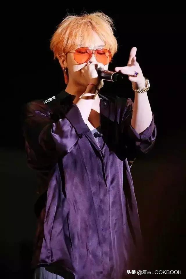 gd权志龙最新时尚排名,gd权志龙蓝色西装白匡威