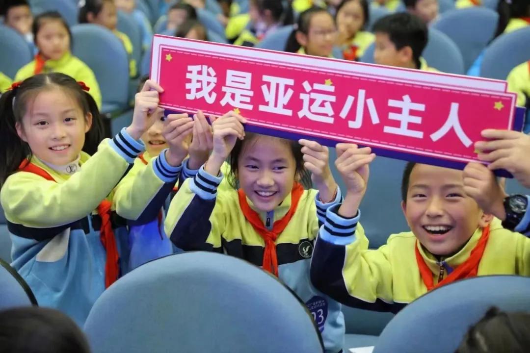 中国蓝电信电视创新青少年品牌运营“小跑男”“小记者”引发热议