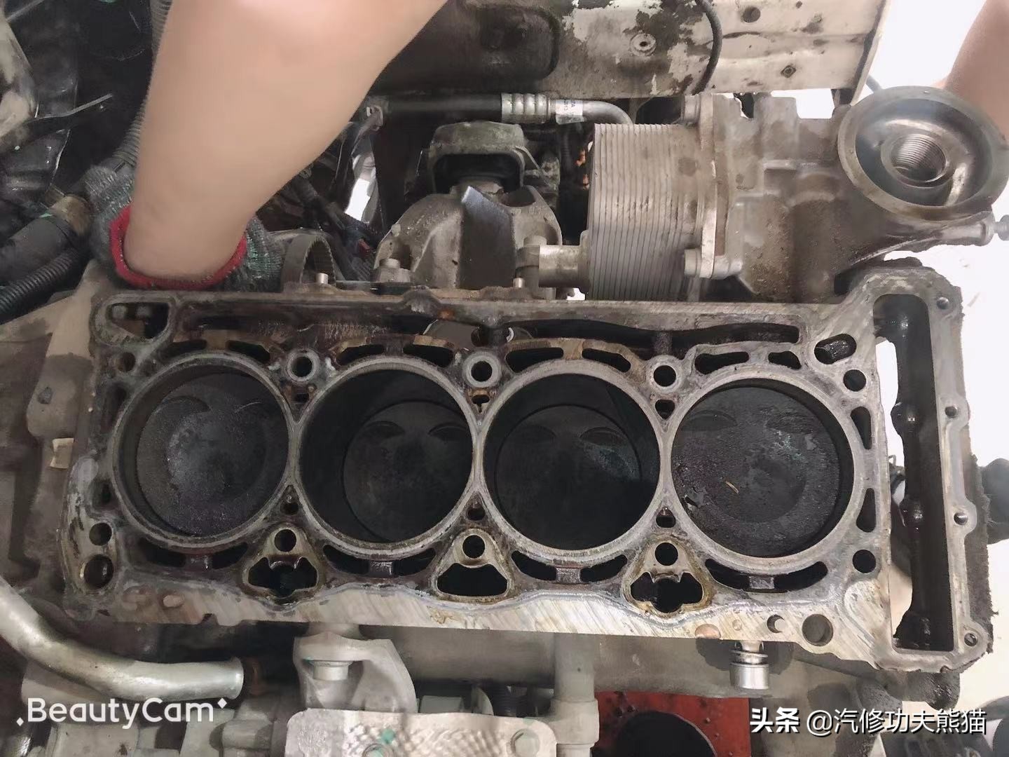 2013款奥迪a4l烧机油怎么解决,奥迪a4l突然全车无电是什么原因