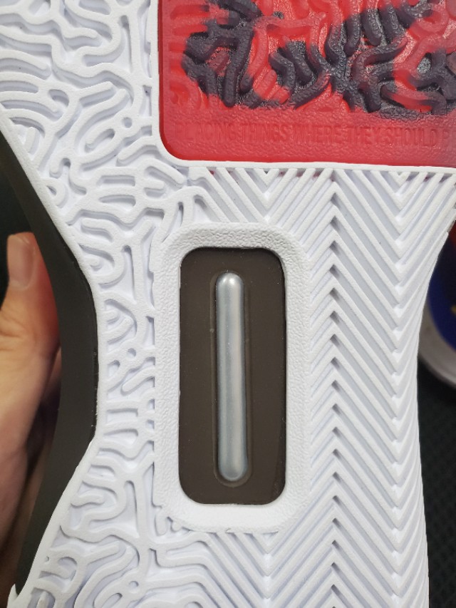 路威上脚篮球鞋2022,路威篮球鞋闪现2019