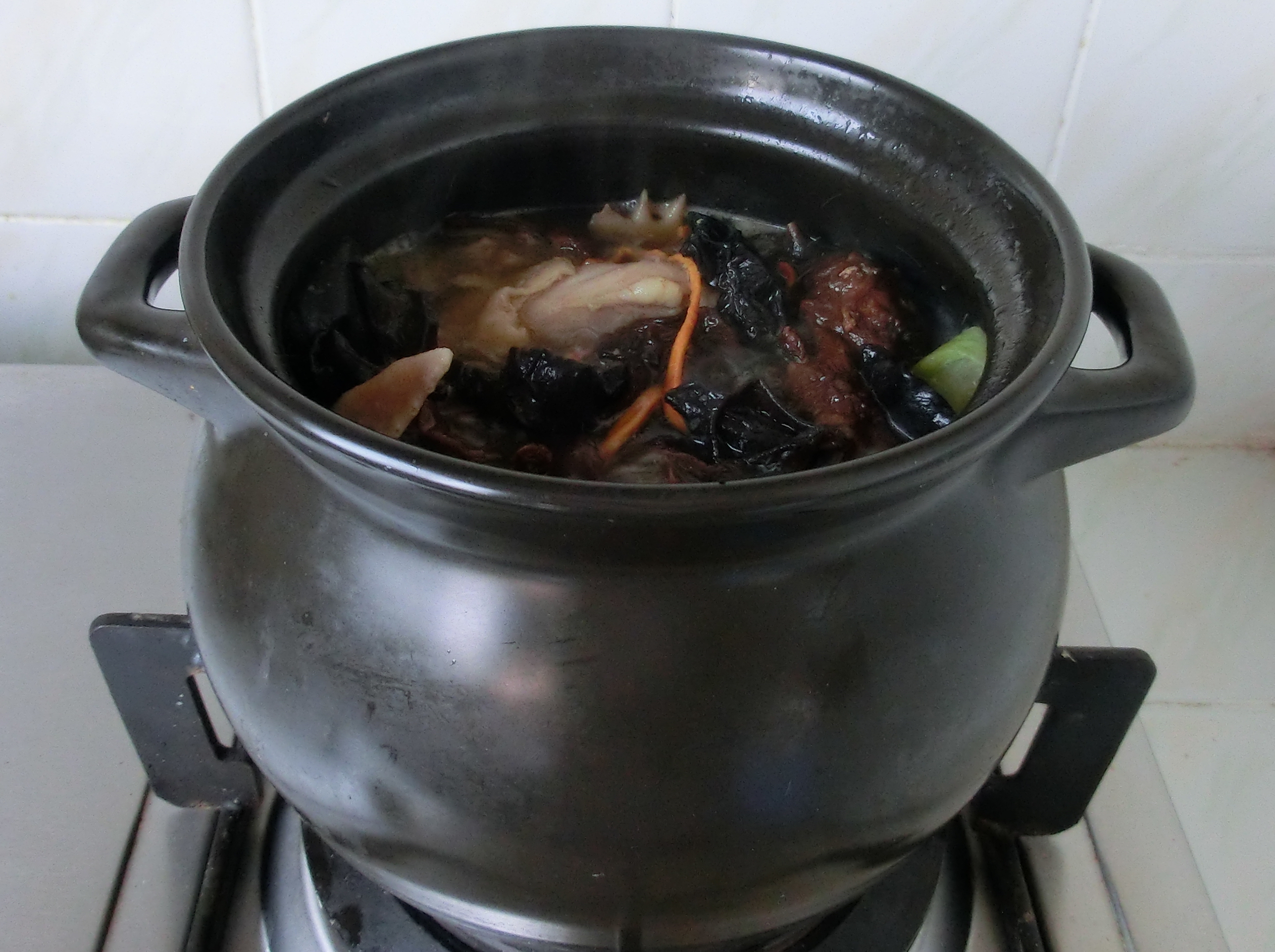 鸡汤瓦罐汤做法,瓦罐炖鸡汤的正宗做法